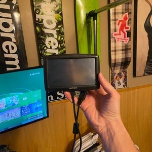 SET OF TWO tomtom’s gps wireless no single required